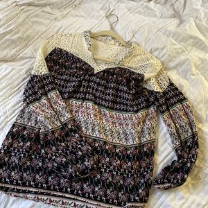 Patterned floral top size large